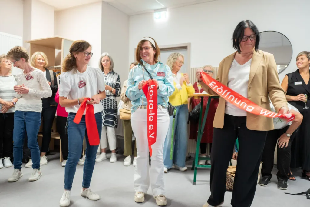 Bandschneiden bei der Eröffnung der neuen ko-ra-le e.V. Räume in der Wilhelmstraße 26 in Heilbad Heiligenstadt